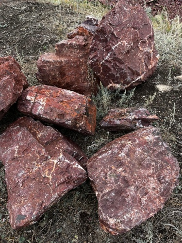 Ландшафтные глыбы красно-фиолетовые 200-1000 килограмм купить в Республике Карелия
