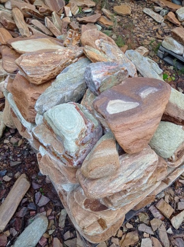 Златолит жёлтый, жёлто-зелёный глыбки и валуны для ланшафтного дизайна купить в Республике Карелия