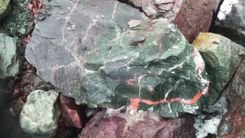 Гигантские зелёные валуны для ландшафтного дизайна весом более 5 тонн купить в Республике Карелия