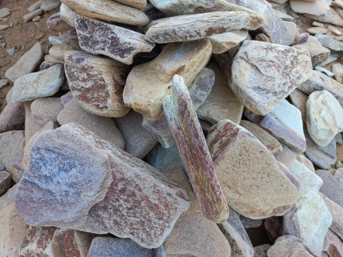 Златолит жёлтый, жёлто-зелёный глыбки и валуны для ланшафтного дизайна купить в Республике Карелия