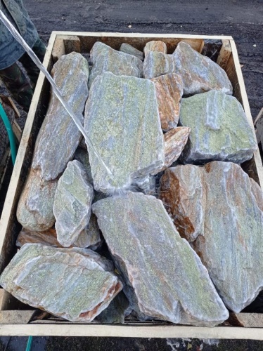 Златолит жёлтый, жёлто-зелёный глыбки и валуны для ланшафтного дизайна купить в Республике Карелия