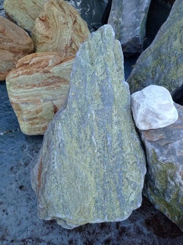 Златолит жёлтый, жёлто-зелёный глыбки и валуны для ланшафтного дизайна купить в Республике Карелия