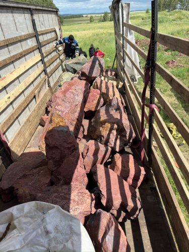 Ландшафтные глыбы красно-фиолетовые 200-1000 килограмм купить в Республике Карелия