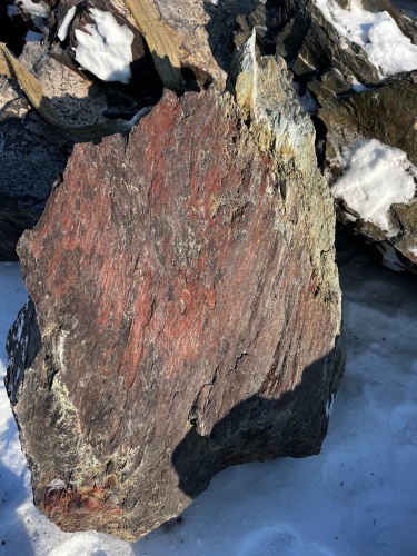 Ландшафтные глыбы красно-фиолетовые 200-1000 килограмм купить в Республике Карелия