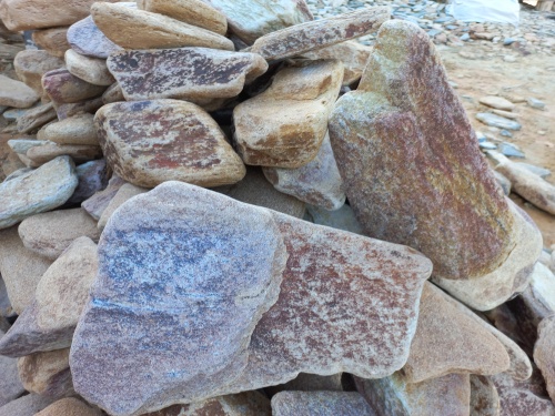 Златолит жёлтый, жёлто-зелёный глыбки и валуны для ланшафтного дизайна купить в Республике Карелия