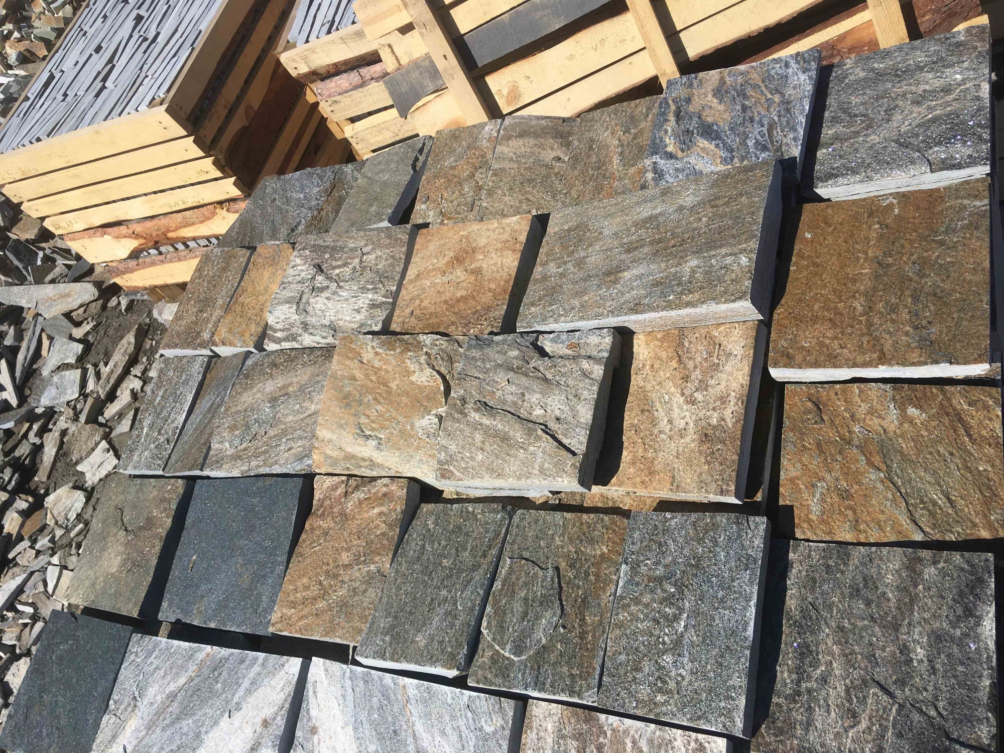 Плитка пилёная златолит Уральский для фасада купить в Республике Карелия