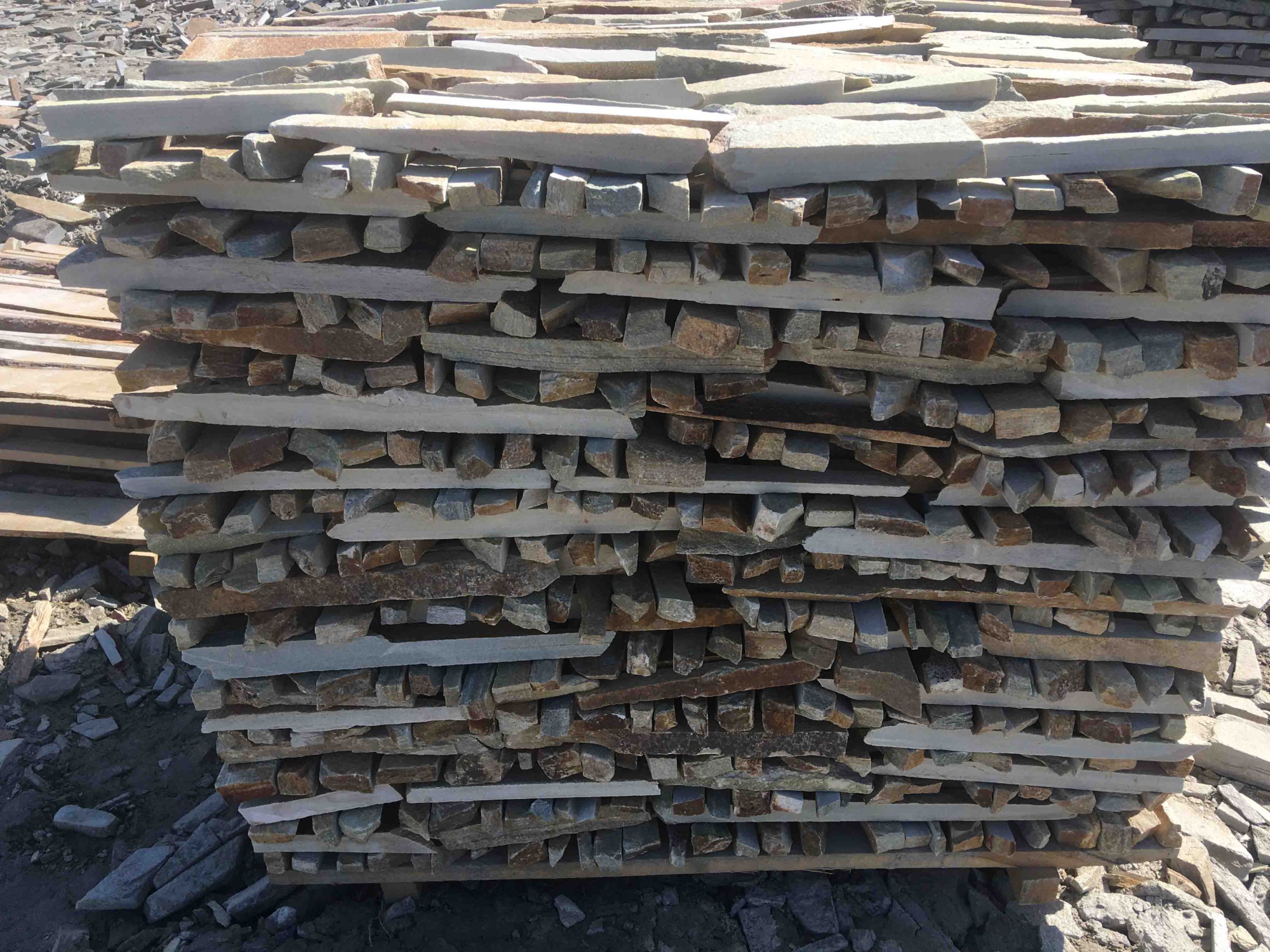 Горбушка златолит золотистый для облицовки купить в Республике Карелия