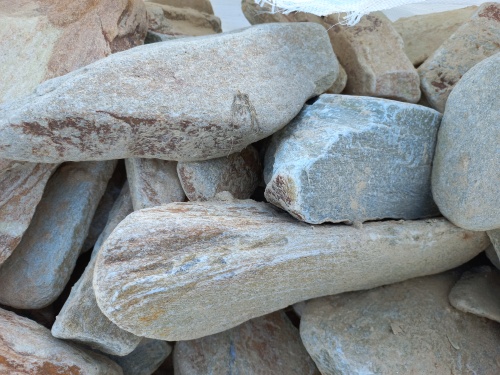 Златолит жёлтый, жёлто-зелёный глыбки и валуны для ланшафтного дизайна купить в Республике Карелия