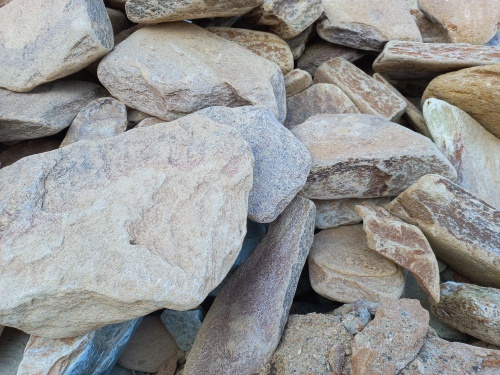 Златолит жёлтый, жёлто-зелёный глыбки и валуны для ланшафтного дизайна купить в Республике Карелия