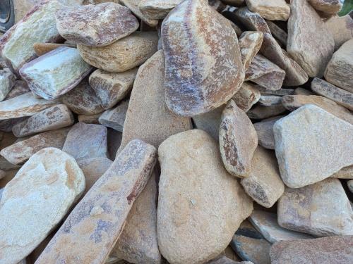 Златолит жёлтый, жёлто-зелёный глыбки и валуны для ланшафтного дизайна купить в Республике Карелия