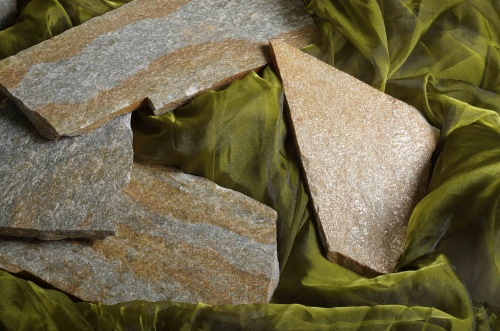 Плитняк златолит Уральский для цоколя, отмостки купить в Республике Карелия