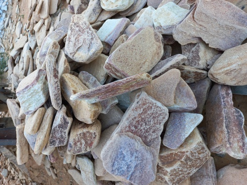 Златолит жёлтый, жёлто-зелёный глыбки и валуны для ланшафтного дизайна купить в Республике Карелия