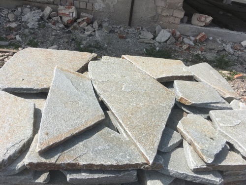 Златолит серебристый галтованный для лестниц купить в Республике Карелия